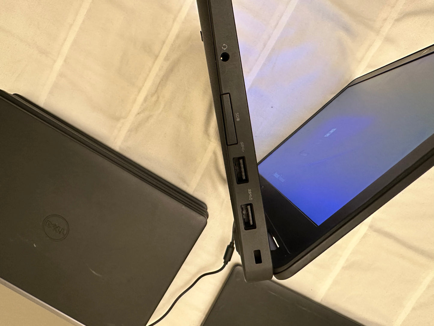 Dell E5570 Laptop Core i3 2.3Ghz 8GB RAM and 450GB SSD with Windows 10 Pro